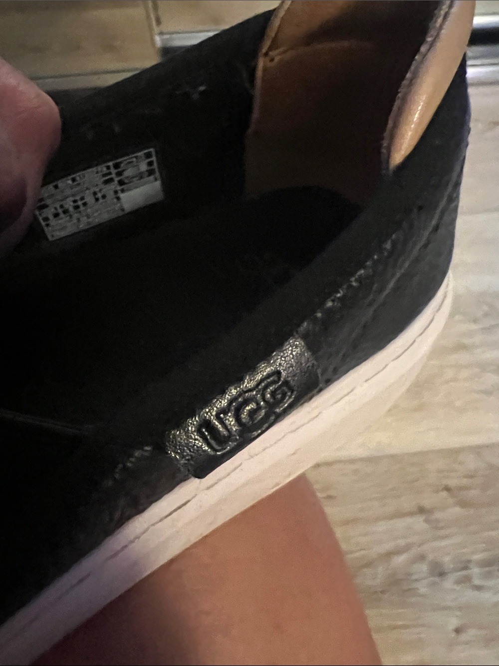 UGG, size 8, Leather Slip-On Sneakers w/ White Sole, UIGC - Picture 9 of 12